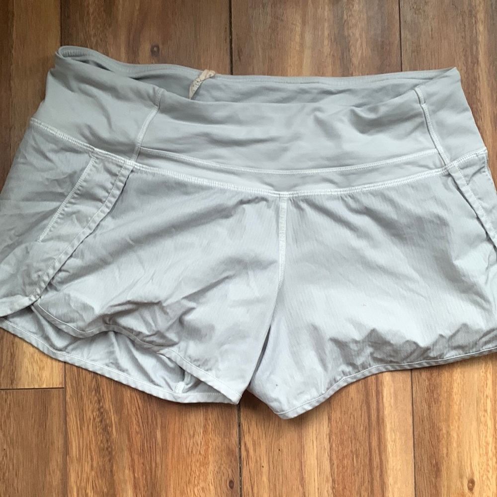 Size 6 lululemon shorts
